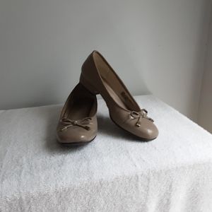 Life Stride Patent Leather Low Heel Pumps